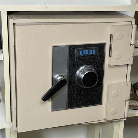 The 4 turns are necessary to set up the disks inside the lock. . Diebold safe manual